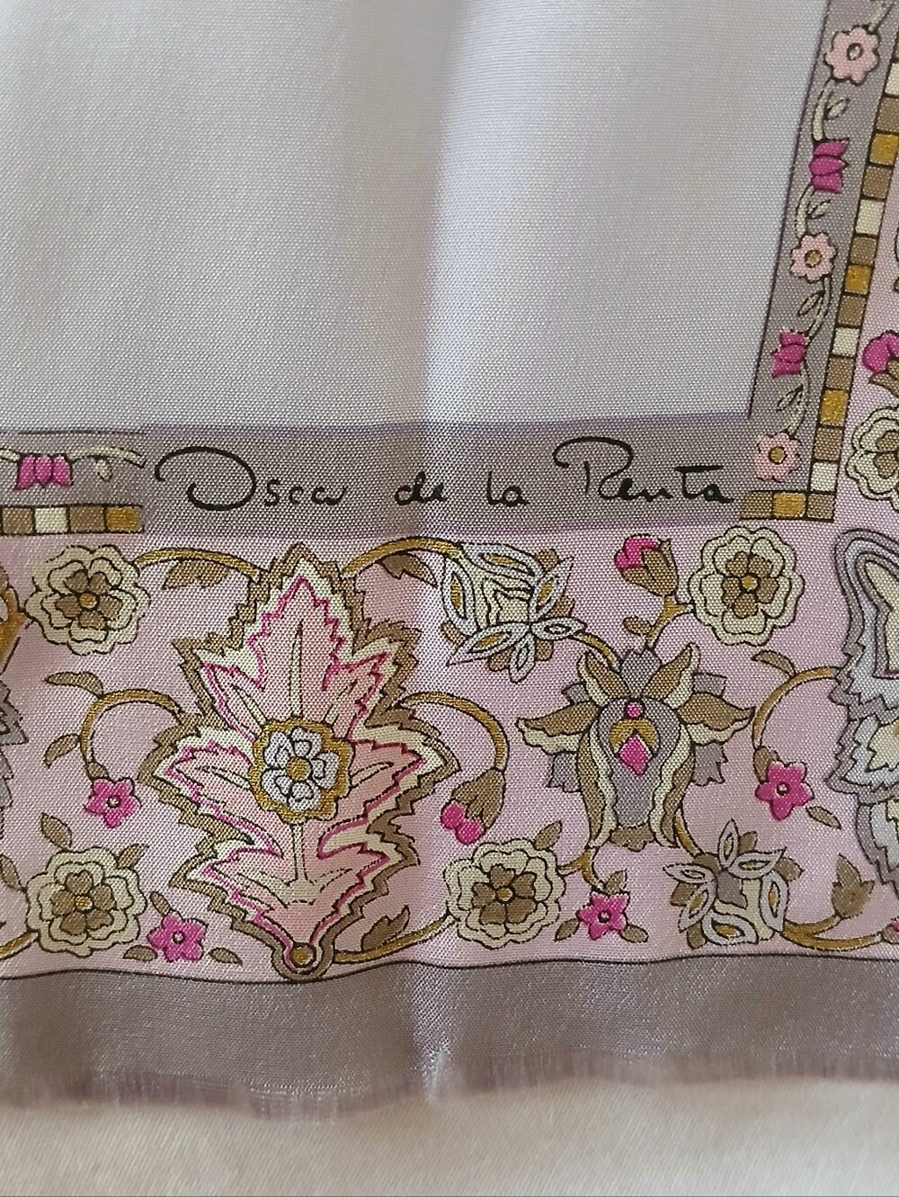 OSCAR DE LA RENTA 100% Silk Scarf Lavender With Border Floral Art 10x50 Elegant